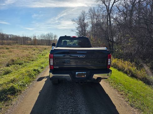 Used 2022 Ford F350 XLT w/ XLT Premium Package image 4