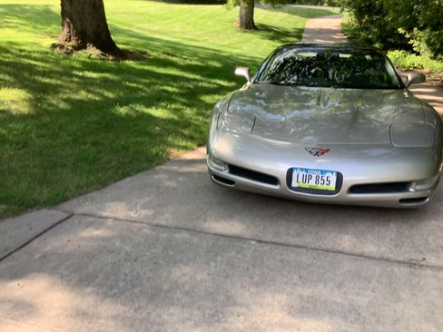 Used 2002 Chevrolet Corvette Coupe w/ Preferred Equipment Group2 RWD image 4