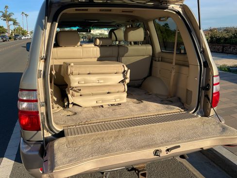 Used 2004 Toyota Land Cruiser Sport Utility 4D image 14