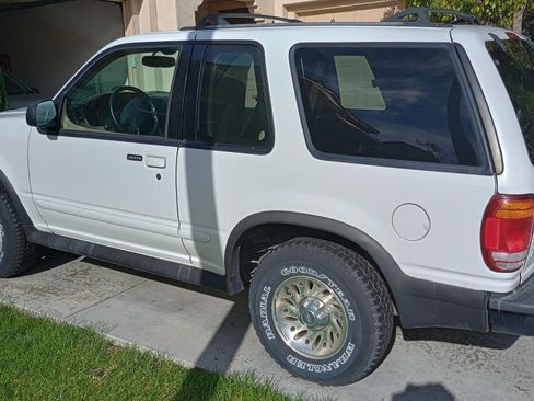 Used 2000 Ford Explorer Sport image 2