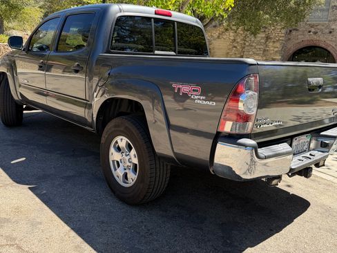 Used 2009 Toyota Tacoma PreRunner w/ TRD Off-Road Pkg w/JBL Audio RWD image 9