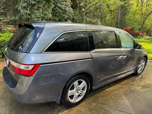Used 2013 Honda Odyssey Touring Elite image 1
