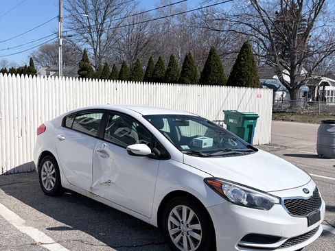 Used 2014 Kia Forte LX w/ Popular Package image 2