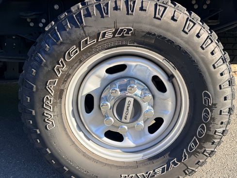 Used 2023 Ford F250 XL w/ XL Off-Road Package image 12