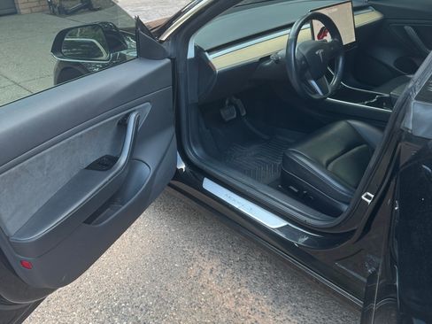 Used 2019 Tesla Model 3 Standard Range Plus image 17