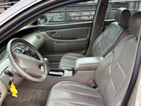 Used 2000 Toyota Avalon XLS FWD image 4