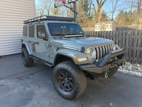 Used 2019 Jeep Wrangler Unlimited Sahara image 1