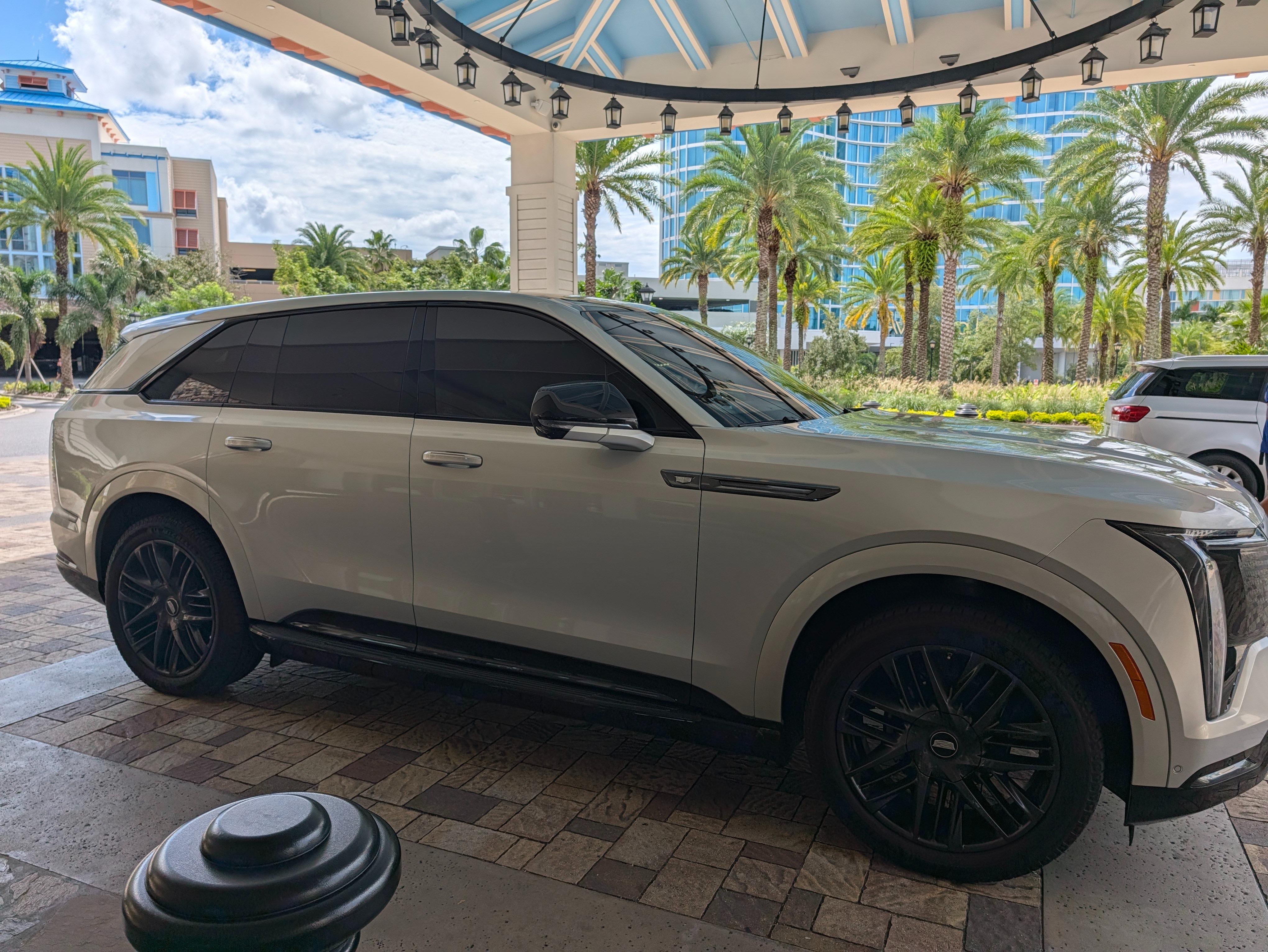 Used 2025 Cadillac Escalade IQ Sport 2 AWD/4WD image 1