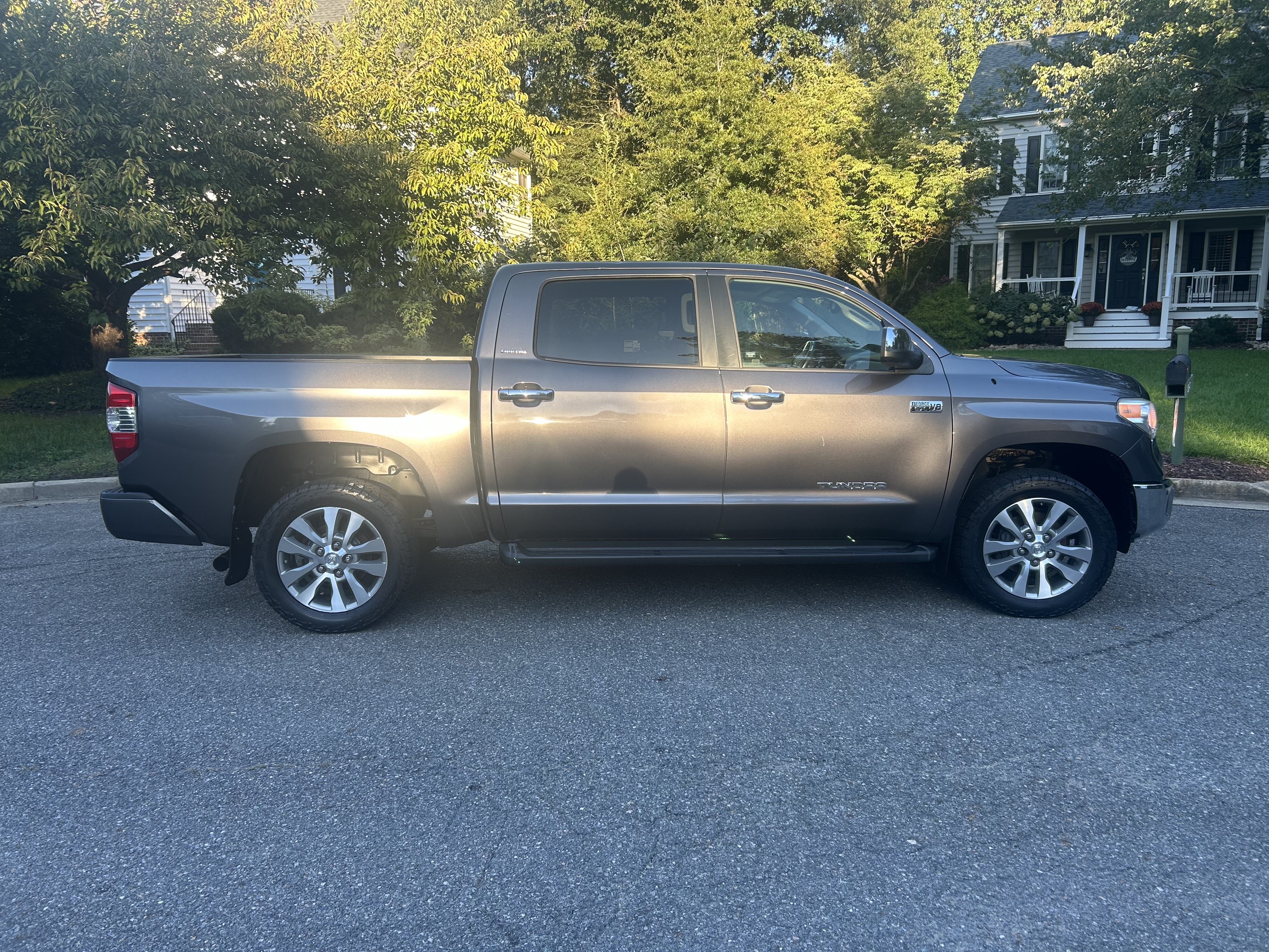 Used 2015 Toyota Tundra Limited w/ Limited Premium Package AWD/4WD image 26
