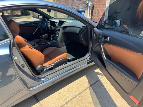 Used 2013 Hyundai Genesis 3.8 RWD image 21