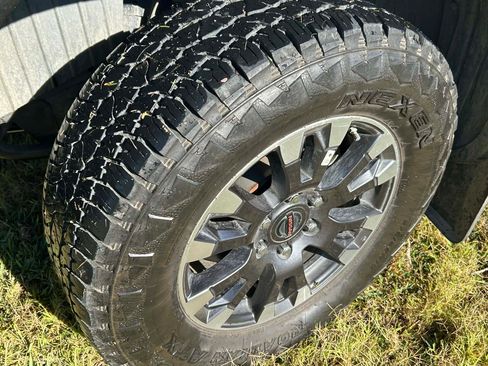 Used 2020 Nissan Titan PRO-4X w/ Pro-4x Convenience Package image 8