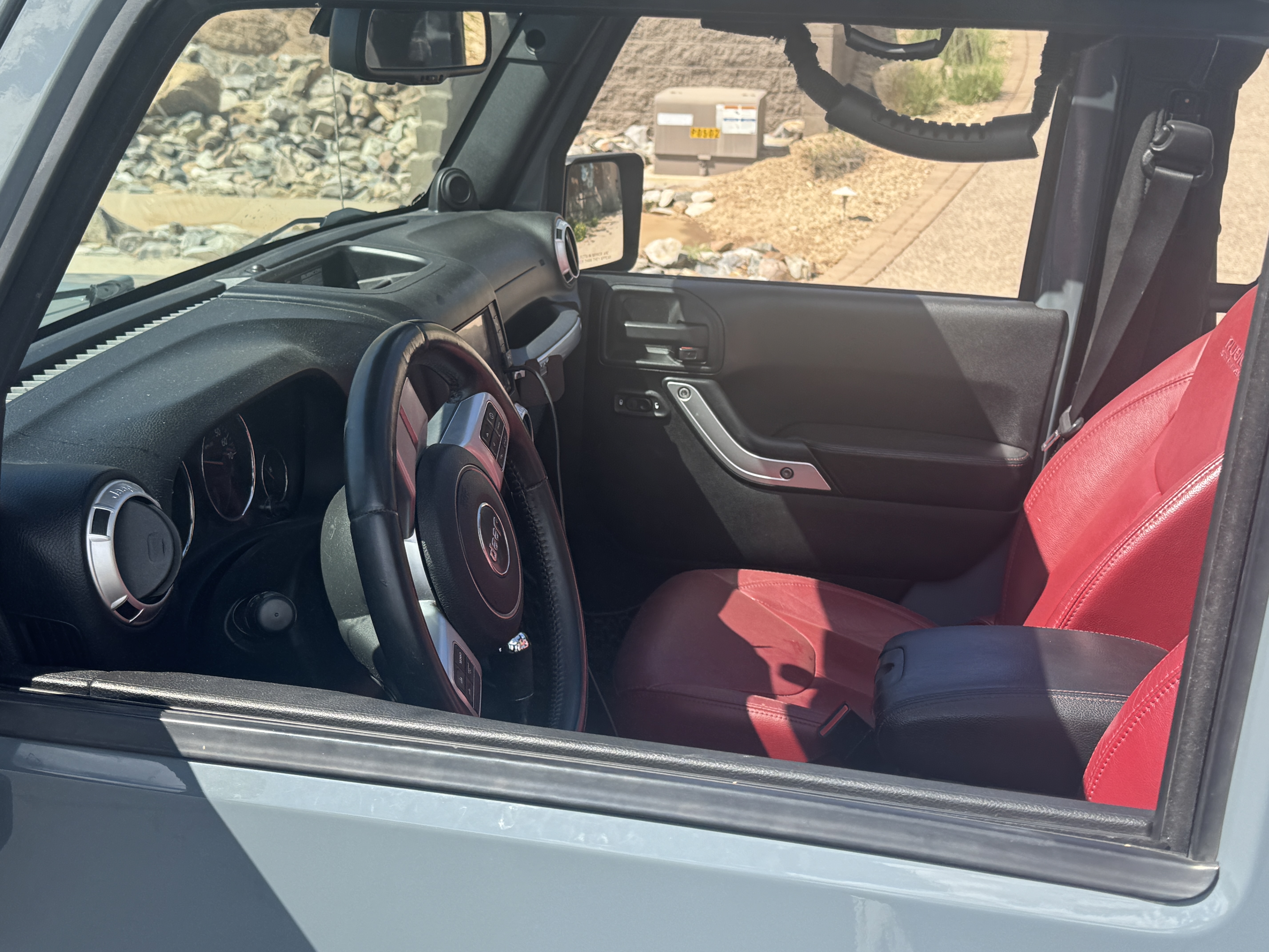 Used 2013 Jeep Wrangler Rubicon AWD/4WD image 8