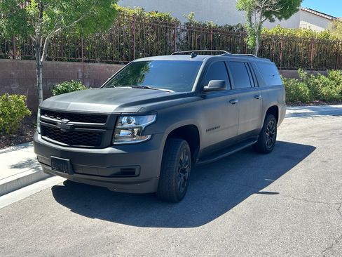 Used 2018 Chevrolet Suburban LT RWD image 2