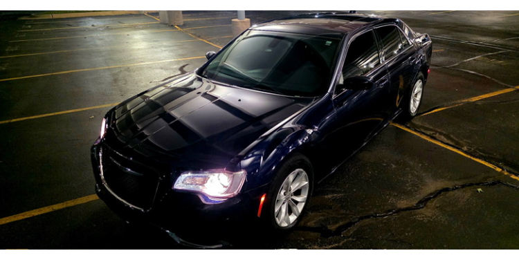 Used 2016 Chrysler 300 Limited RWD image 8