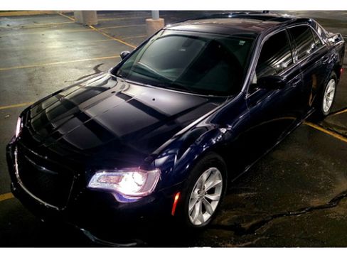 Used 2016 Chrysler 300 Limited image 8