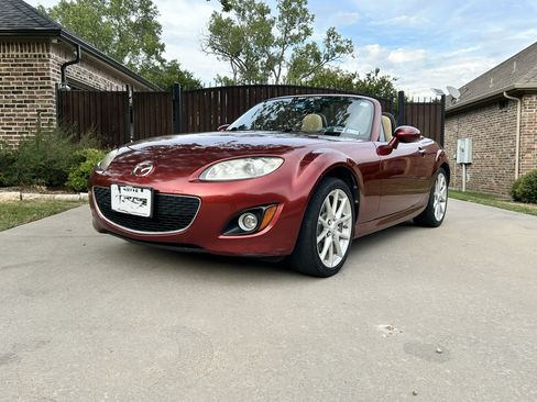 Used 2010 MAZDA MX-5 Miata Grand Touring w/ Premium Pkg image 5