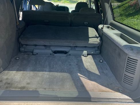 Used 1995 Chevrolet Suburban 4WD image 6