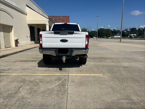Used 2017 Ford F250 XLT w/ XLT Premium Package AWD/4WD image 6