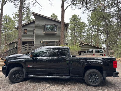 Used 2017 Chevrolet Silverado 2500 LT w/ Midnight Edition image 4