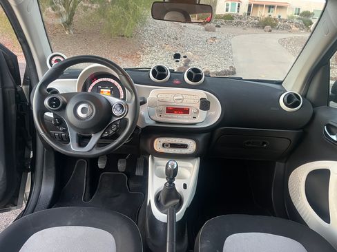 Used 2016 smart fortwo passion image 23