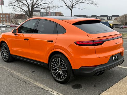 Used 2021 Porsche Cayenne Sport Utility 4D image 4