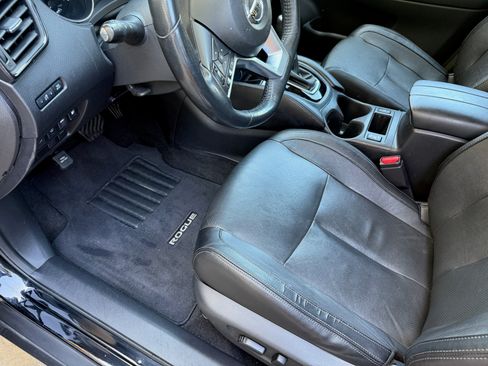 Used 2018 Nissan Rogue SL FWD image 15