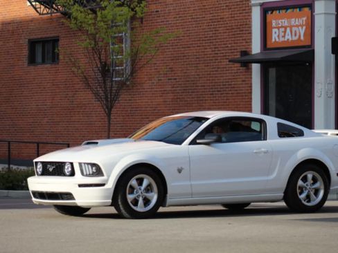 Used 2009 Ford Mustang GT Premium image 11