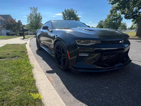Used 2018 Chevrolet Camaro SS w/ LPO, Ground Effects Package RWD image 9
