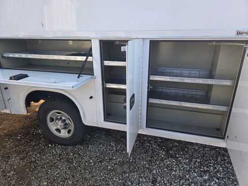 Used 2016 Chevrolet Express 3500 image 4