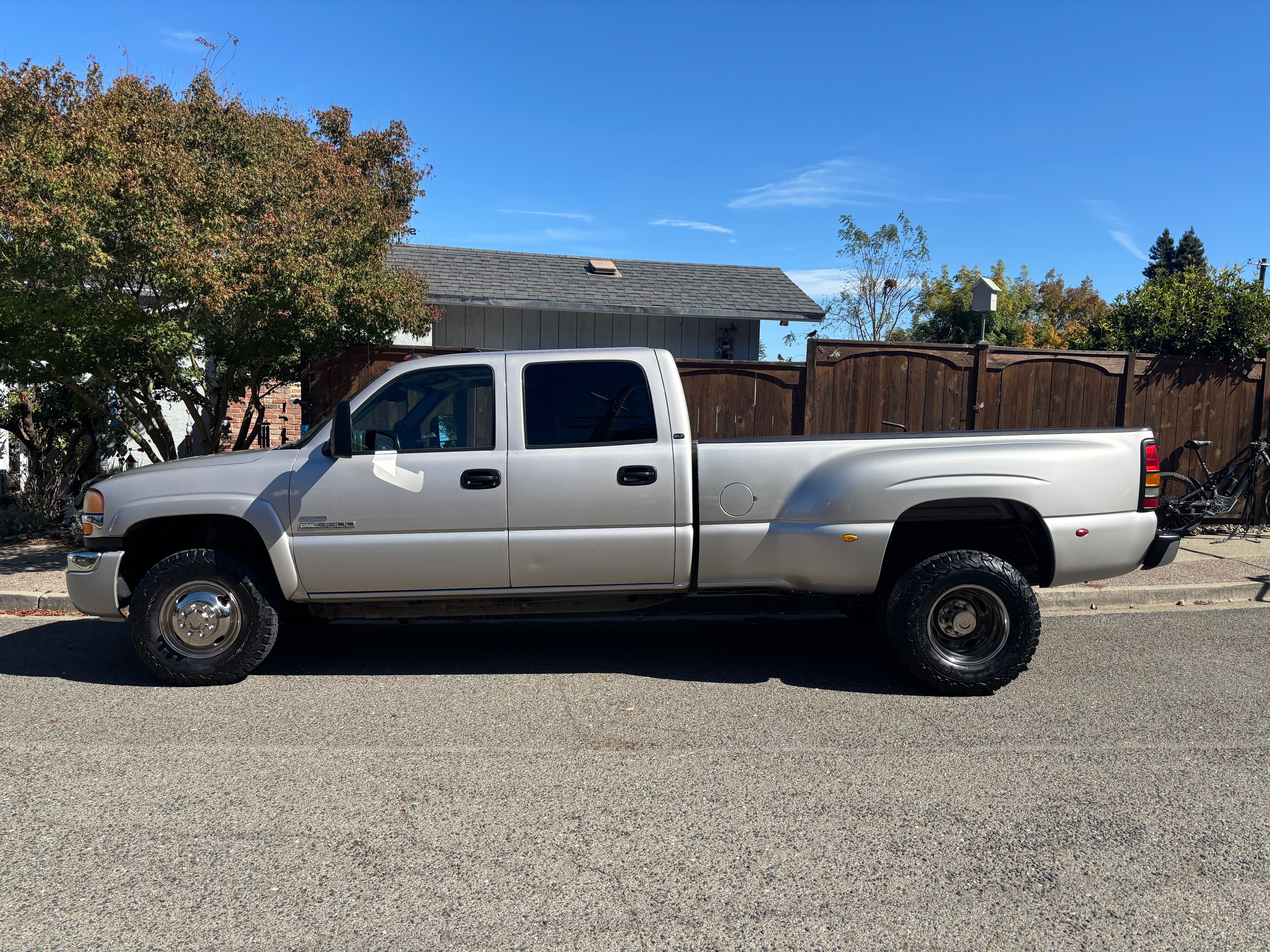 Used 2007 GMC Sierra 3500 SLT w/ Heavy-Duty Power Package AWD/4WD image 5