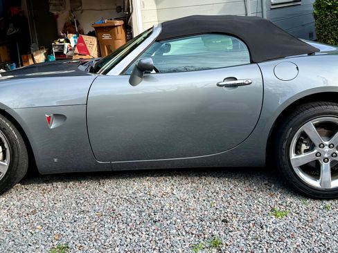 Used 2007 Pontiac Solstice GXP w/ Premium Package image 2