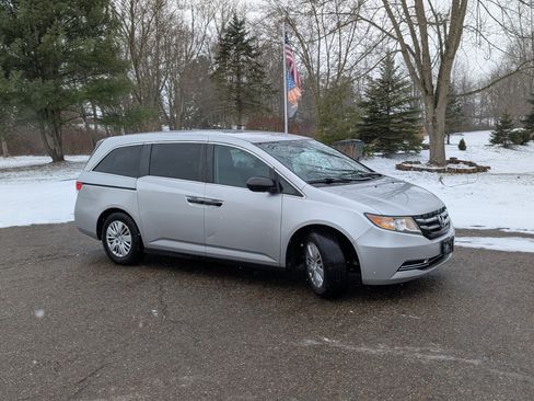 Used 2014 Honda Odyssey LX image 4