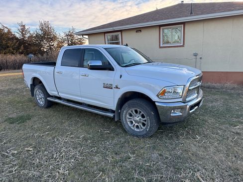 Used 2015 RAM 2500 Laramie AWD/4WD image 2