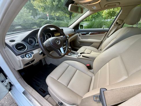 Used 2012 Mercedes-Benz C 300 4MATIC Sedan image 4