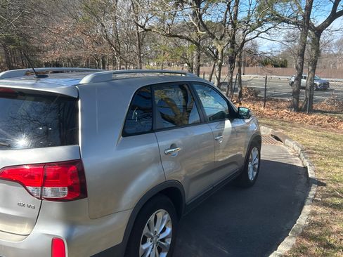 Used 2015 Kia Sorento EX FWD image 2