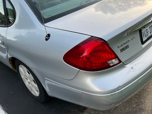 Used 2002 Ford Taurus LX FWD image 4