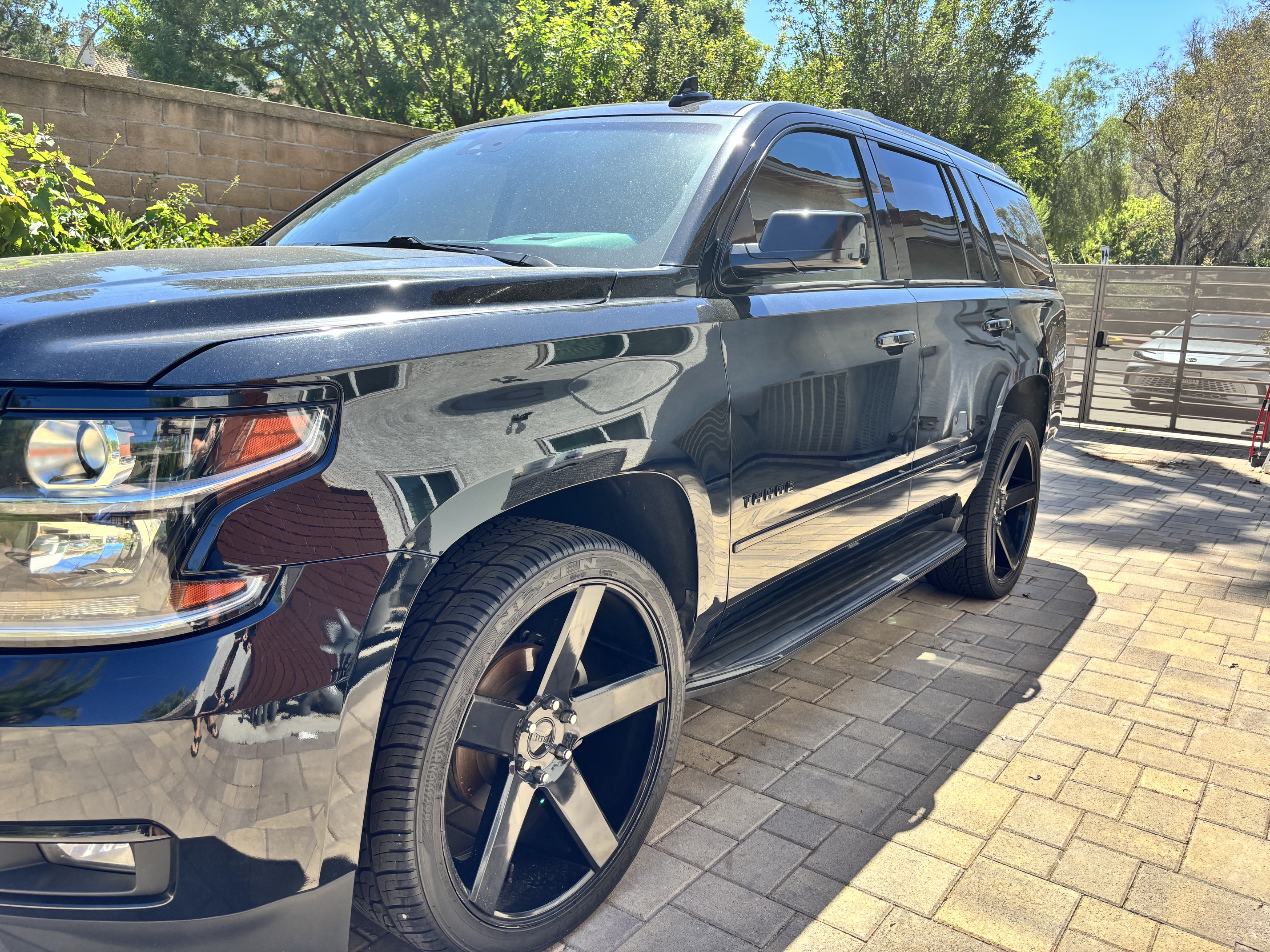 Used 2018 Chevrolet Tahoe Premier w/ RST 6.2L Performance Edition RWD image 10