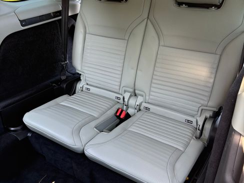 Used 2017 Land Rover Discovery HSE Luxury image 16