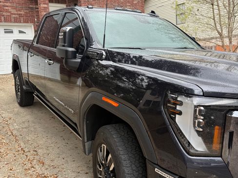 Used 2024 GMC Sierra 2500 Denali Ultimate image 10