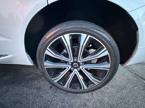 Used 2023 Volvo XC60 B5 Ultimate w/ Climate Package FWD image 21