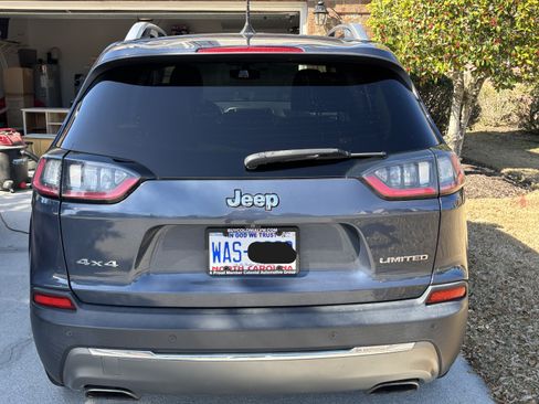 Used 2020 Jeep Cherokee Limited image 4