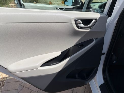 Used 2017 Hyundai Ioniq Blue FWD image 15
