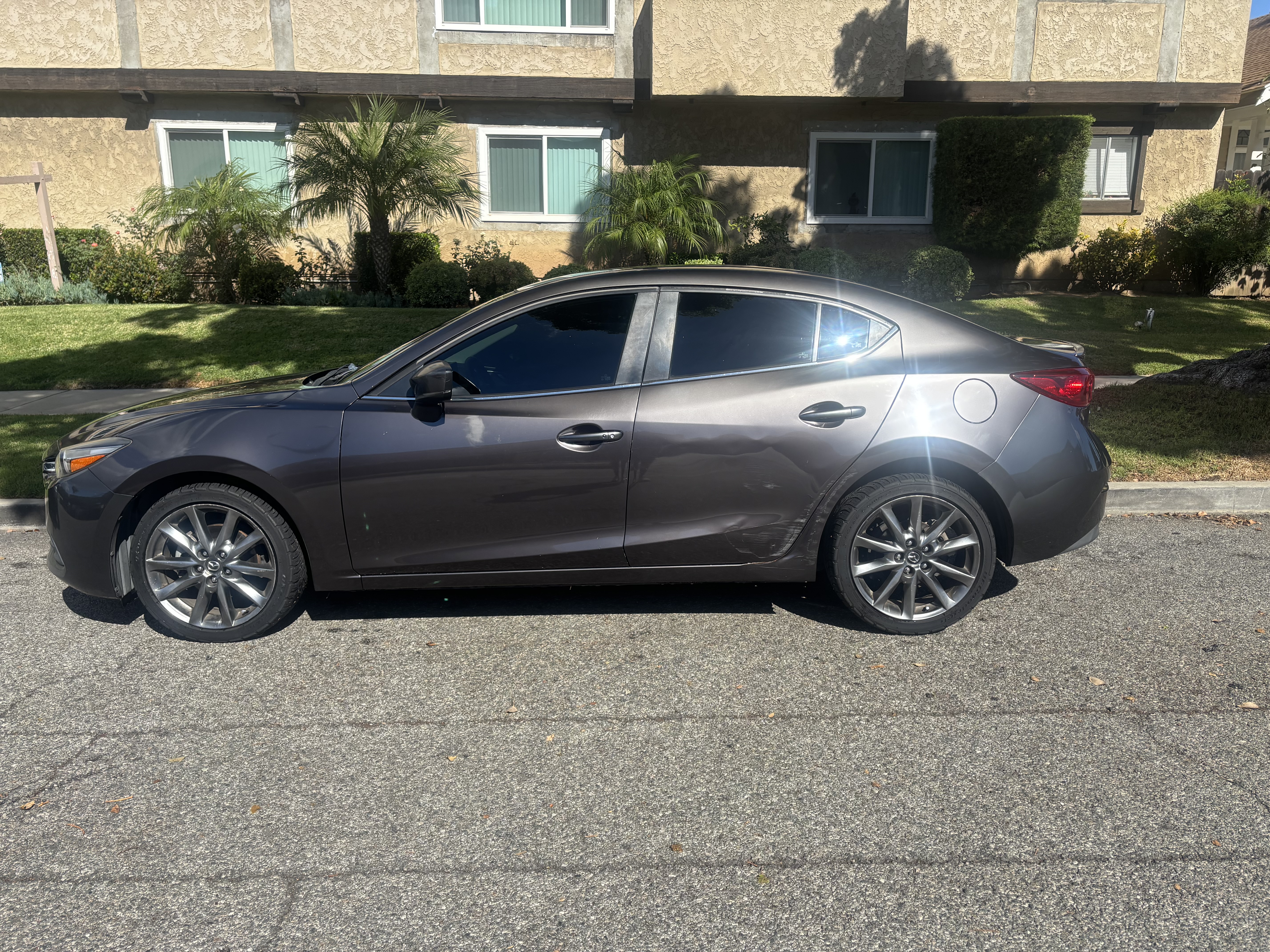 Used 2018 MAZDA MAZDA3 Touring FWD image 5