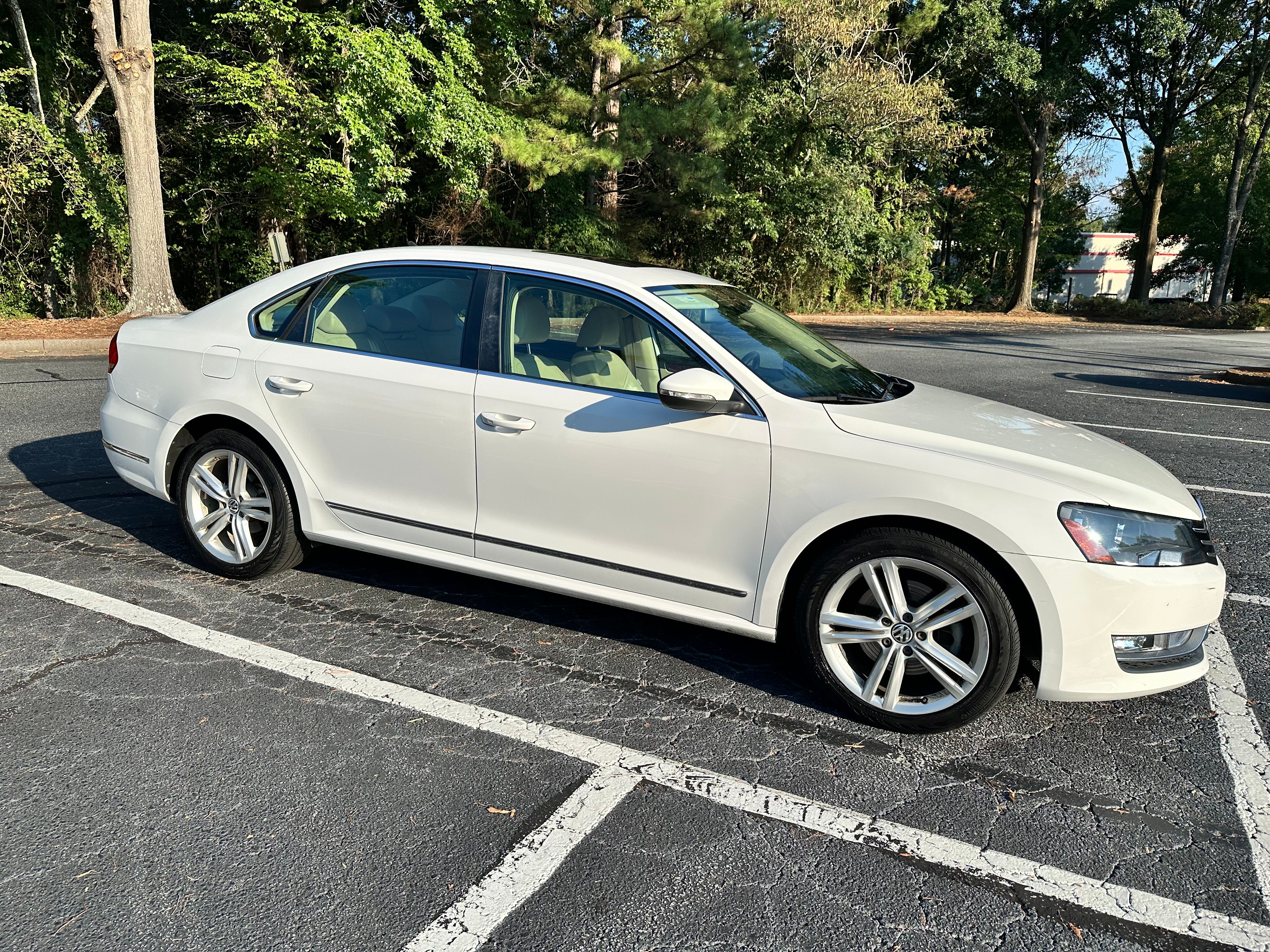 Used 2012 Volkswagen Passat 3.6 SEL Premium FWD image 6