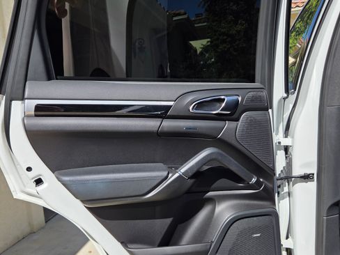 Used 2014 Porsche Cayenne image 19