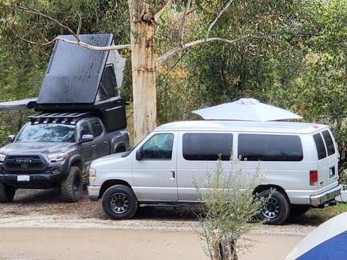 Used 2011 Ford E-350 and Econoline 350 XLT image 9