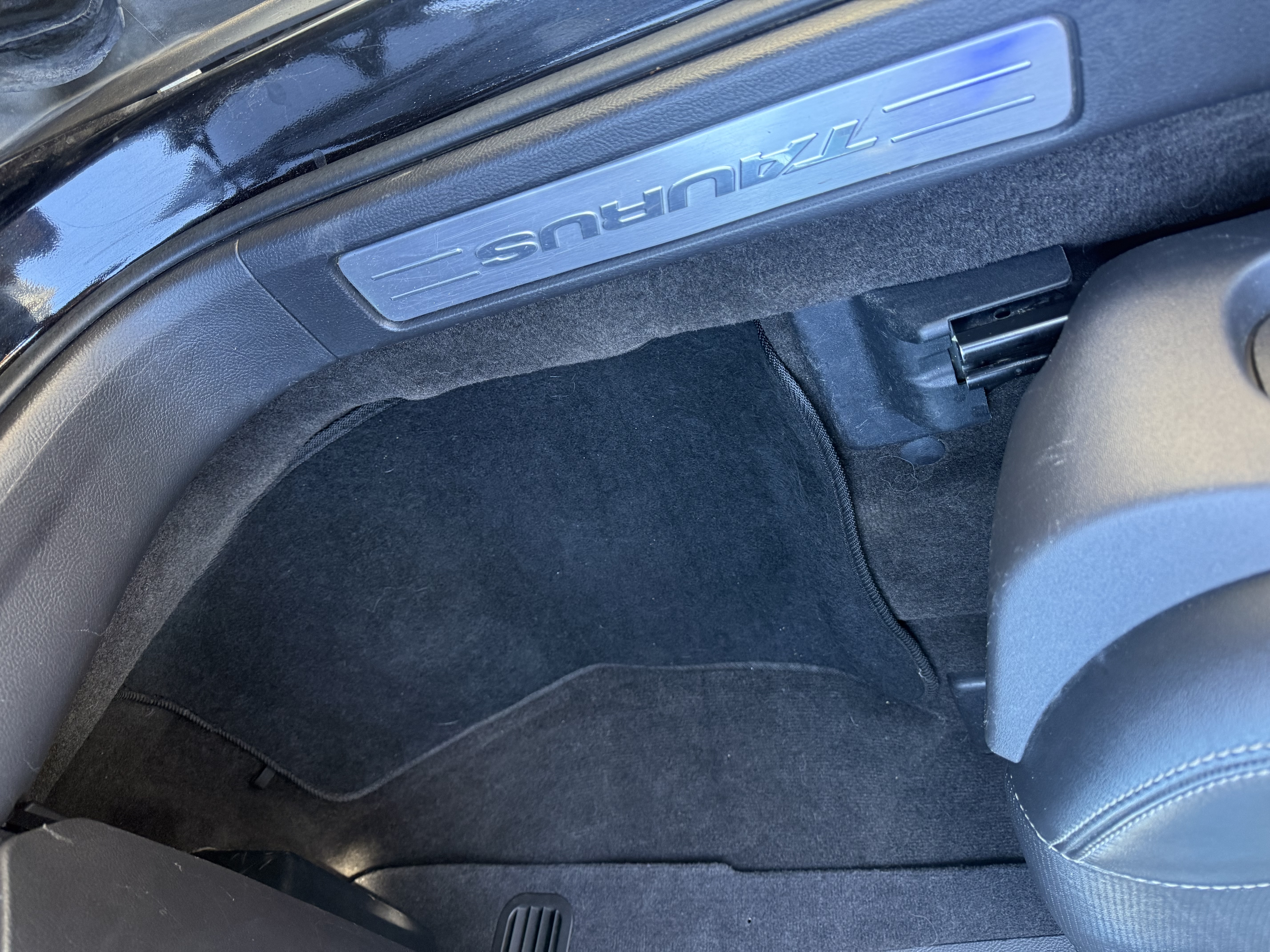 Used 2012 Ford Taurus Limited FWD image 11