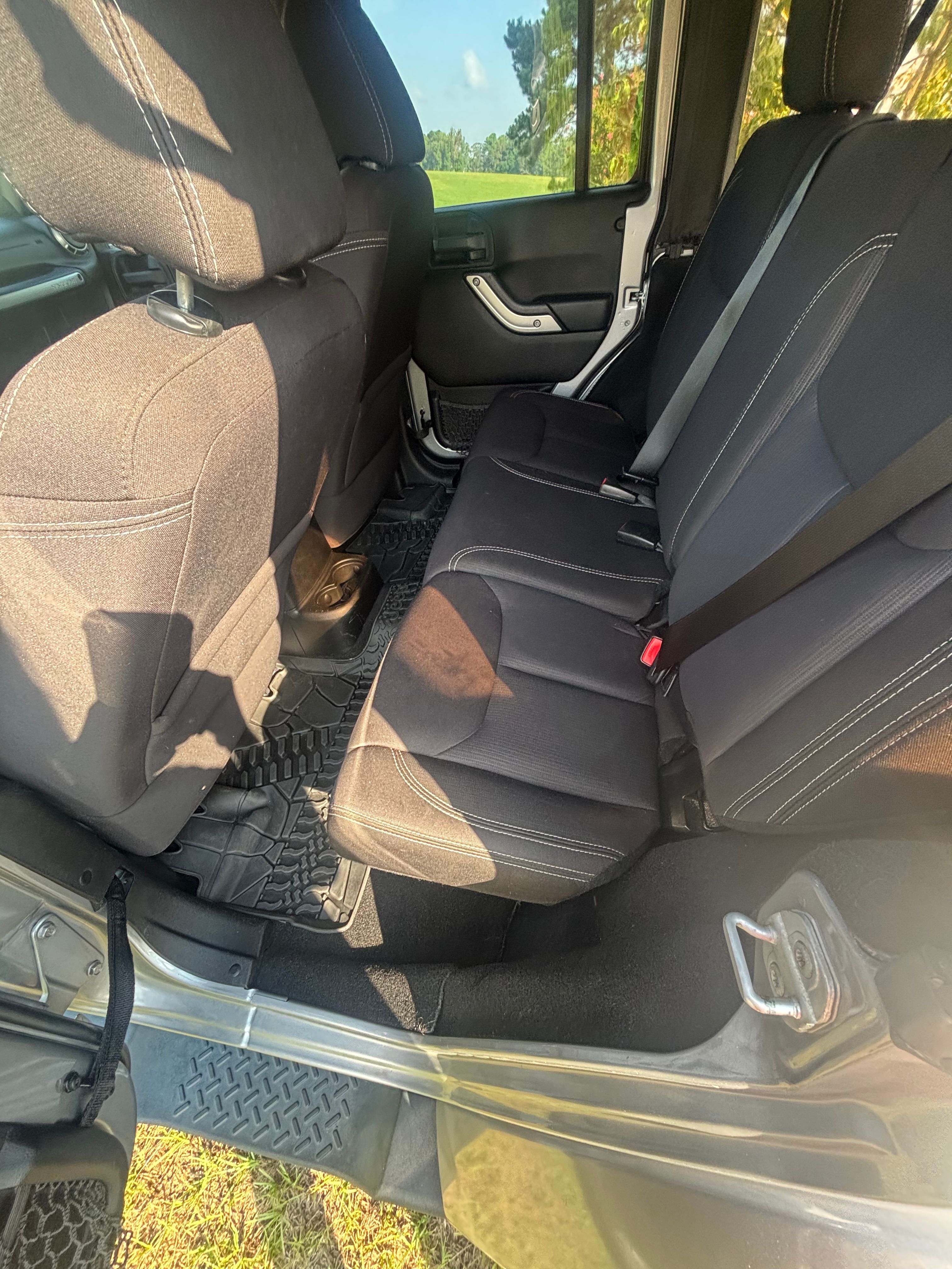 Used 2013 Jeep Wrangler Unlimited Sahara w/ Connectivity Group AWD/4WD image 1