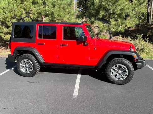 Used 2015 Jeep Wrangler Unlimited Rubicon w/ Connectivity Group image 4
