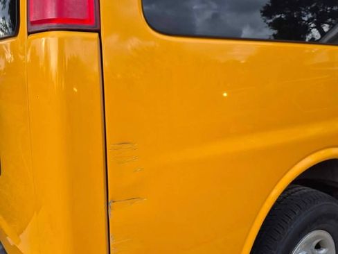 Used 2014 Chevrolet Express 3500 Extended RWD image 12